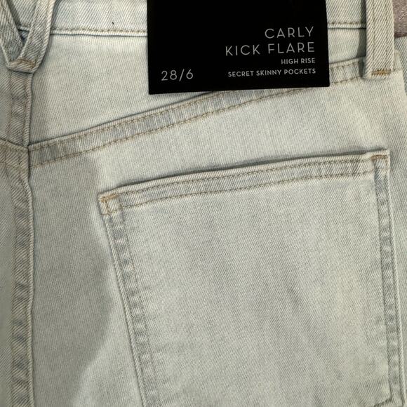 NWT Veronica Beard Carly Kick Flare Jeans - Picture 4 of 6